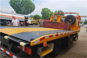 双台子区附近拖车电话号码服务